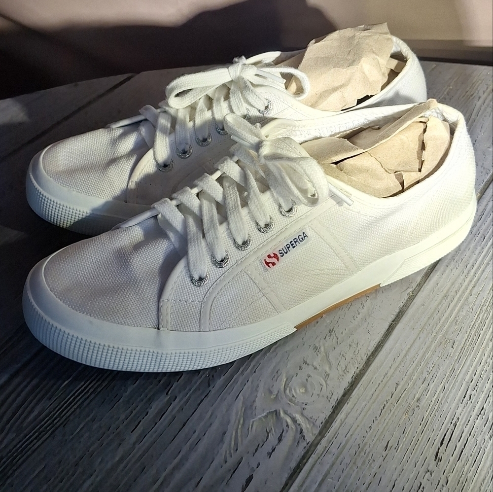 Superga Men's 9/Womens 10 1/2 White Canvas Sneakers Unisex